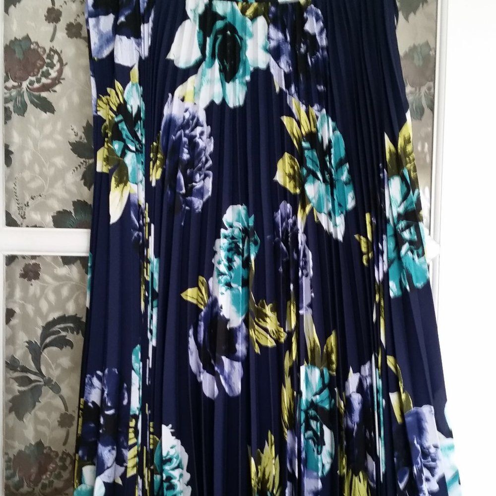 Pleated skirt